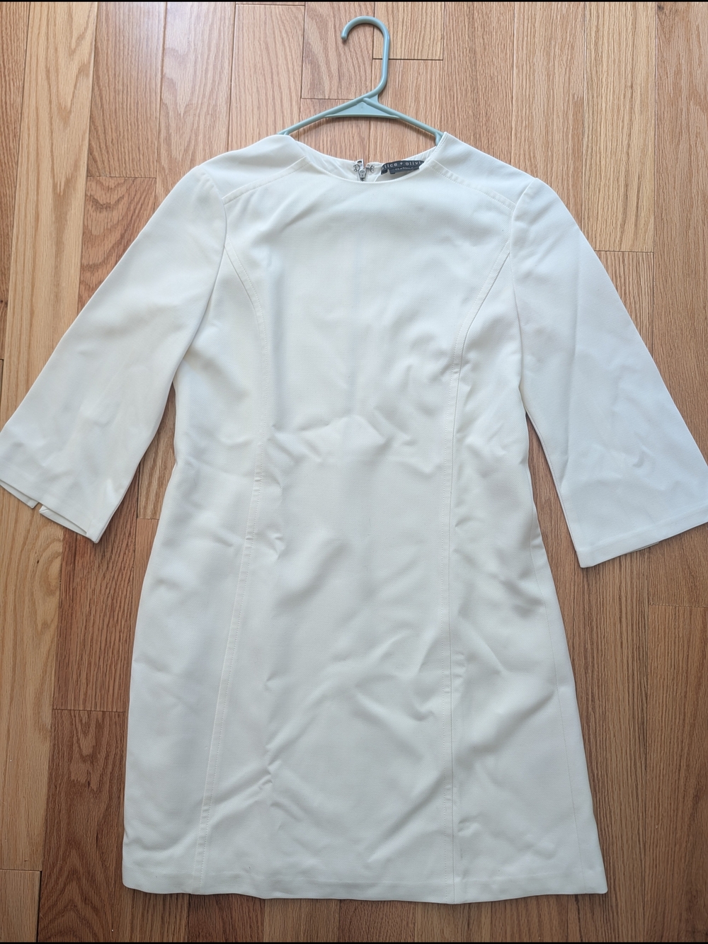 Alice + Olivia Ivory Three-Quarter Sleeve Sheath Dress